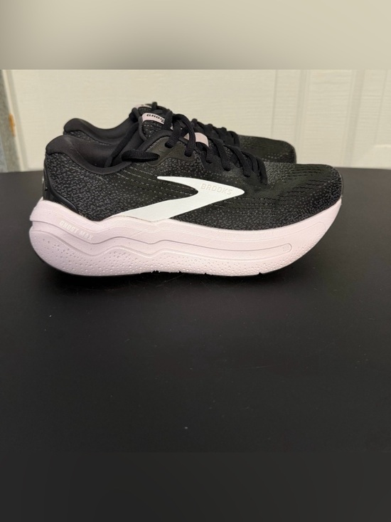 Brooks Shoes - Brooks Women’s Ghost Max 2 Running Shoes — Black with Light Pink Midsole
